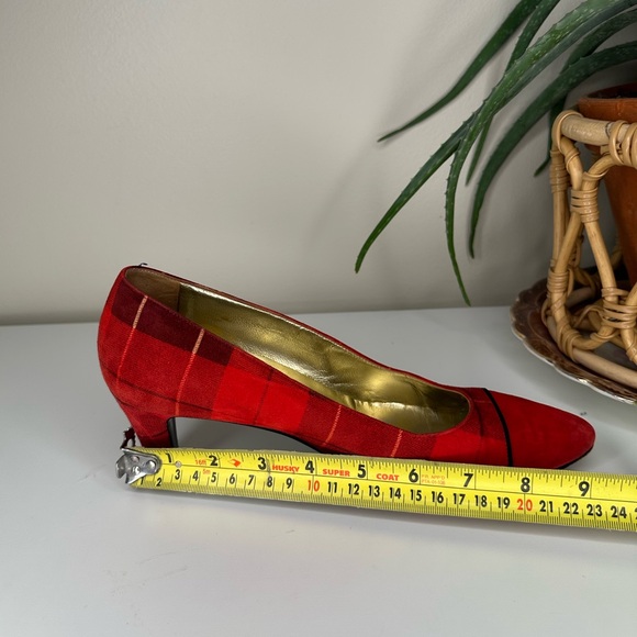 Vintage ESCADA Red Plaid Suede Kitten Heels Pumps 8 B Made in Italy Leather Sole - Picture 10 of 13